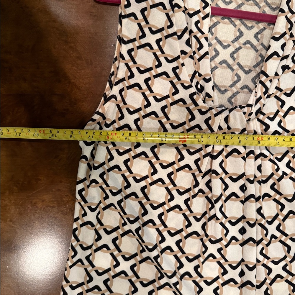 Banana Republic Black/Tan/White Knotted V-Neck Top - Picture 6 of 7